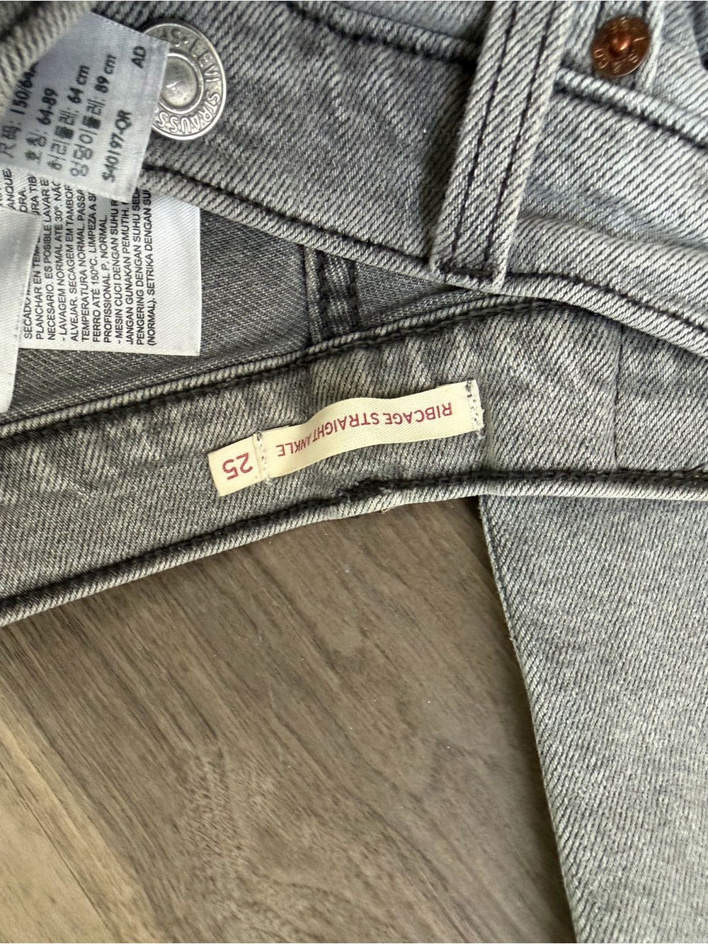 Levi's Ribcage Straight-Leg Button-Fly Jeans - Picture 3 of 3